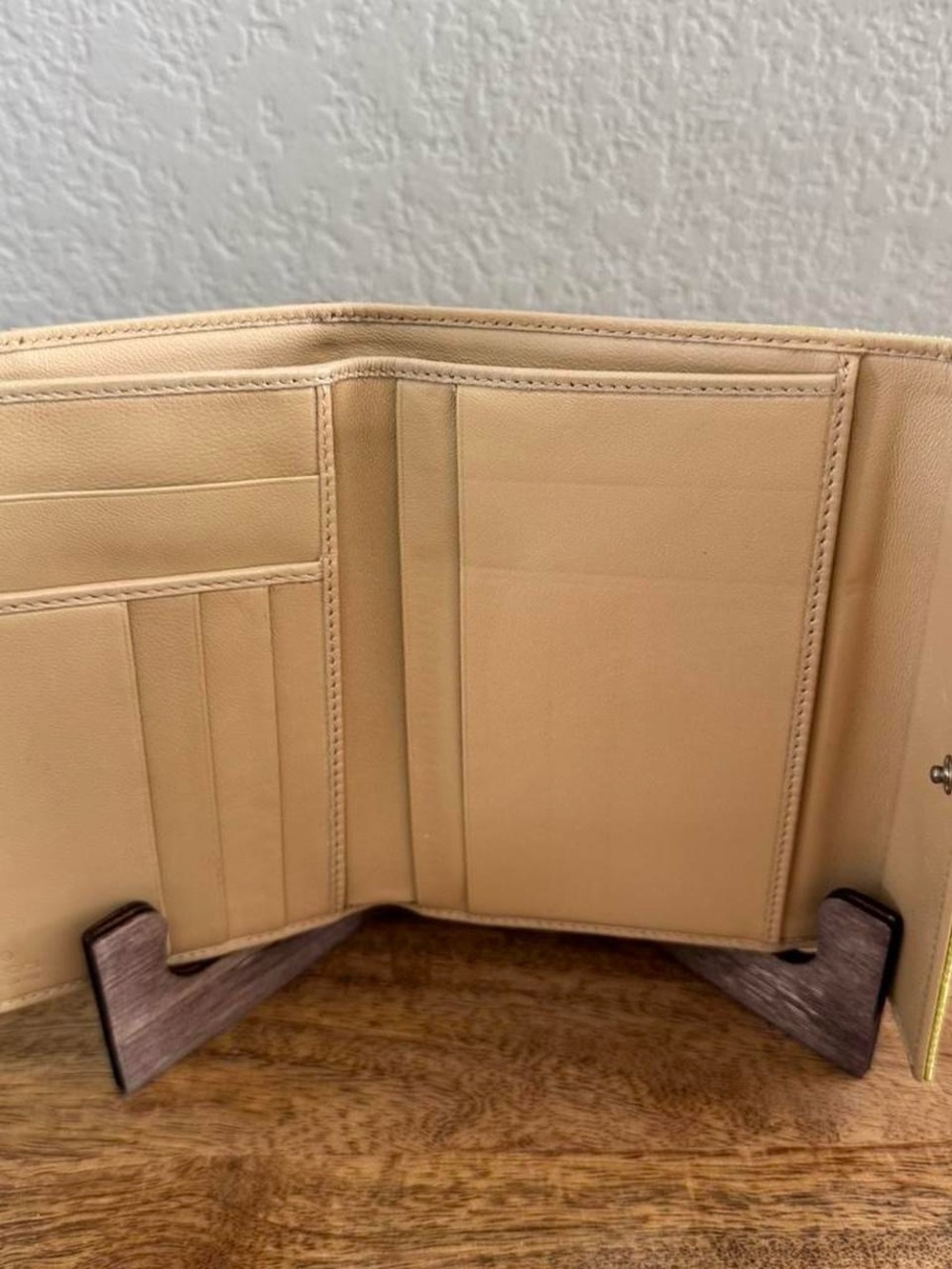 Gucci Neon Yellow GG Canvas Wallet - Picture 4 of 8